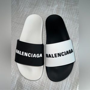 $350 NEW IN BOX! Balenciaga Rubber Black/White Logo Pool Slides size 39 9